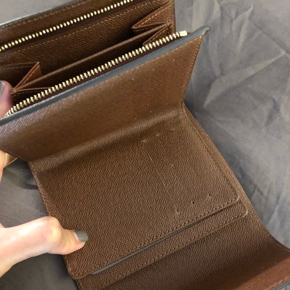 Authentic Louis Vuitton Monogram Compact Wallet - Picture 2 of 7